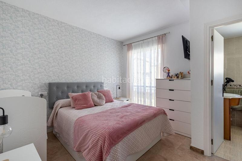 Foto d0a2937a-73bb-4578-a22b-0998077aaba2. Casa adosada en calle de manuel de falla 10 tu casa ideal te espera en los ! tranquilidad, vistas y espacio para toda la familia en Ogíjares