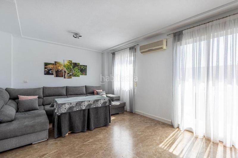 Foto d12df8af-3027-41c1-8ff0-a269d5a40c85. Casa adosada en calle de manuel de falla 10 tu casa ideal te espera en los ! tranquilidad, vistas y espacio para toda la familia en Ogíjares