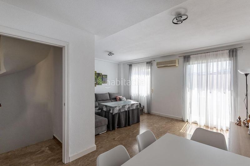 Foto d5019cc2-872a-4132-b616-f589723a3d16. Casa adosada en calle de manuel de falla 10 tu casa ideal te espera en los ! tranquilidad, vistas y espacio para toda la familia en Ogíjares