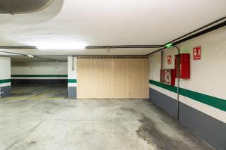 Aparcament cotxe  Calle calle del pintor manuel maldonado, 1 1. En venta dos plazas de aparcamiento en el zaidin cochera cerrada