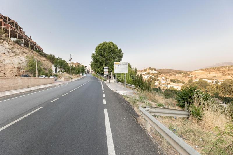 Foto 30b1d8d0-ed0d-49e7-bde6-b6c4ff7eae1d. Terreno residencial en calle de granada de Iznalloz oportunidad única granada en Iznalloz