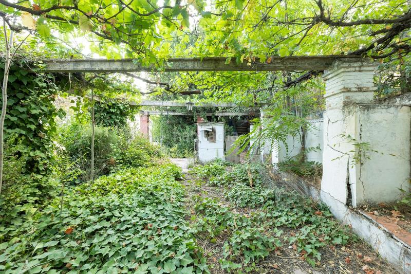 Foto aeae47f6-2545-4b32-889d-0bdab9544e0b. Terreno residencial en calle de granada de Iznalloz oportunidad única granada en Iznalloz