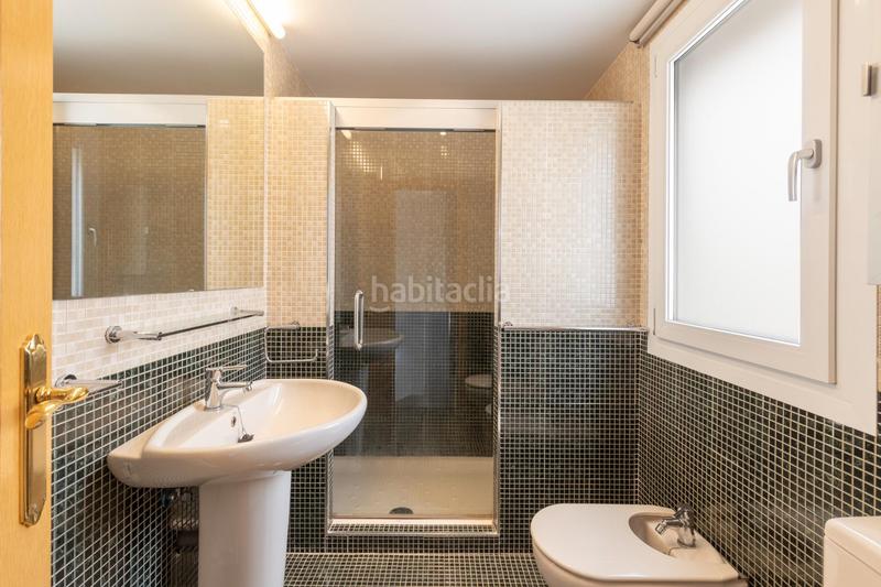 Foto 00a54c40-6dfe-4643-b6ed-c648cded28e0. Casa pareada en calle mengibar (lan) 8 vivienda unifamiliar con patio, jardín y todas las comodidades en Granada