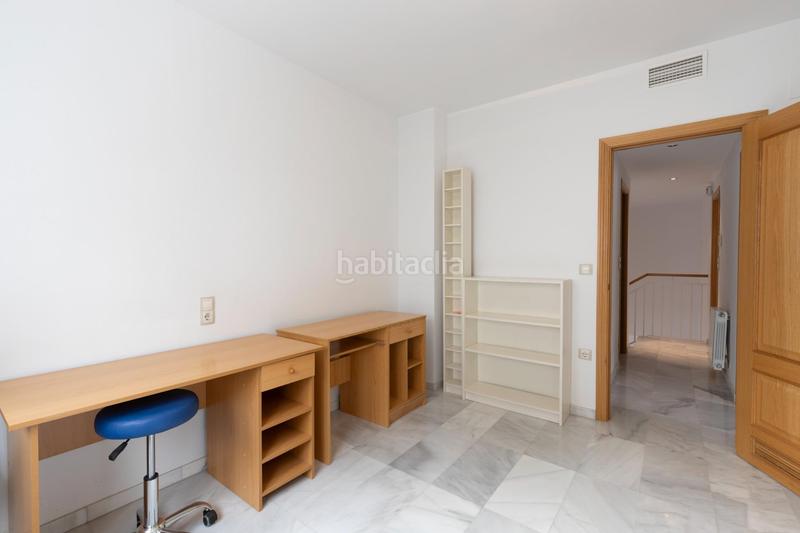 Foto 05c61e18-90cd-4b52-aafc-c3df93c0b5c1. Casa pareada en calle mengibar (lan) 8 vivienda unifamiliar con patio, jardín y todas las comodidades en Granada