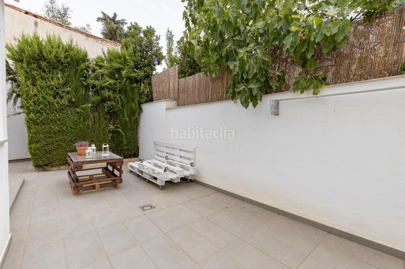 Foto 106d5b1f-6657-4a55-b5b5-30d30d6df377. Casa pareada en calle mengibar (lan) 8 vivienda unifamiliar con patio, jardín y todas las comodidades en Granada