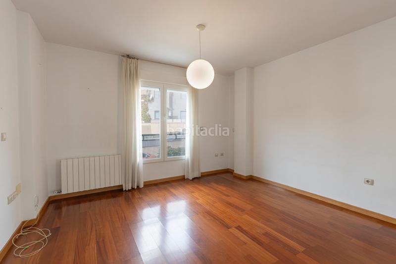 Foto 1133fc31-6015-43c7-bb67-9b0a28f72ede. Casa pareada en calle mengibar (lan) 8 vivienda unifamiliar con patio, jardín y todas las comodidades en Granada