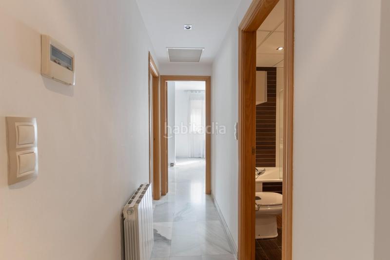 Foto 12d24cf0-6957-4a13-aebc-f2b4cd8f532a. Casa pareada en calle mengibar (lan) 8 vivienda unifamiliar con patio, jardín y todas las comodidades en Granada
