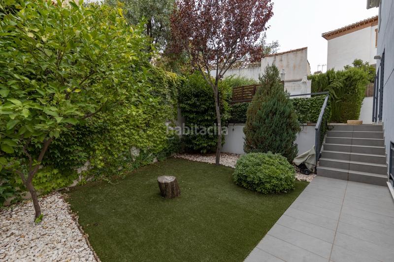 Foto 1cf07213-8530-4128-b603-b7f105e8d170. Casa pareada en calle mengibar (lan) 8 vivienda unifamiliar con patio, jardín y todas las comodidades en Granada