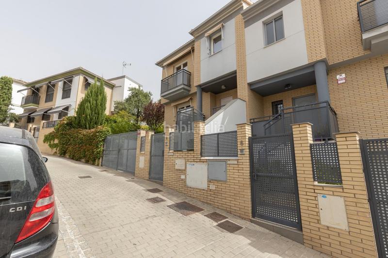 Foto 329d0841-0e80-4f51-8bb2-155630f6082b. Casa pareada en calle mengibar (lan) 8 vivienda unifamiliar con patio, jardín y todas las comodidades en Granada