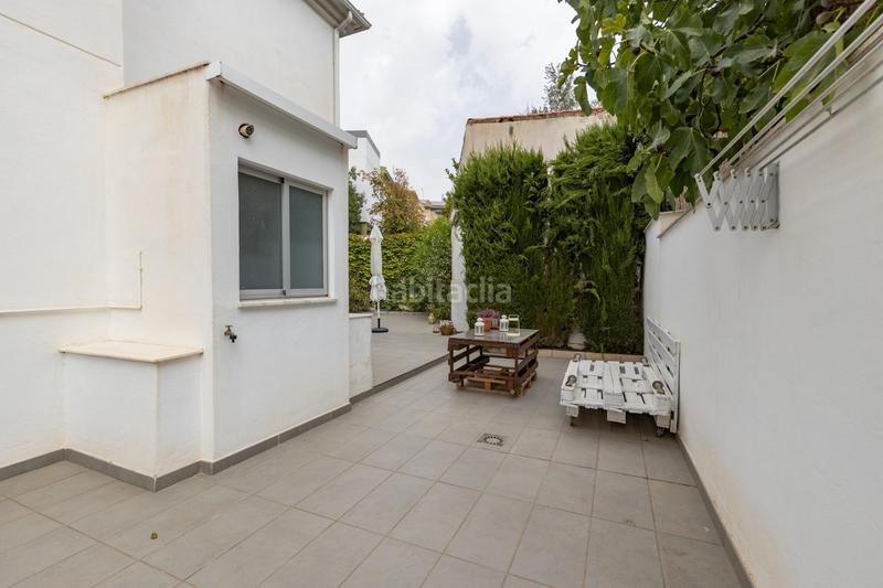 Foto 45d18229-4147-49a6-b496-49d39a454f0c. Casa pareada en calle mengibar (lan) 8 vivienda unifamiliar con patio, jardín y todas las comodidades en Granada