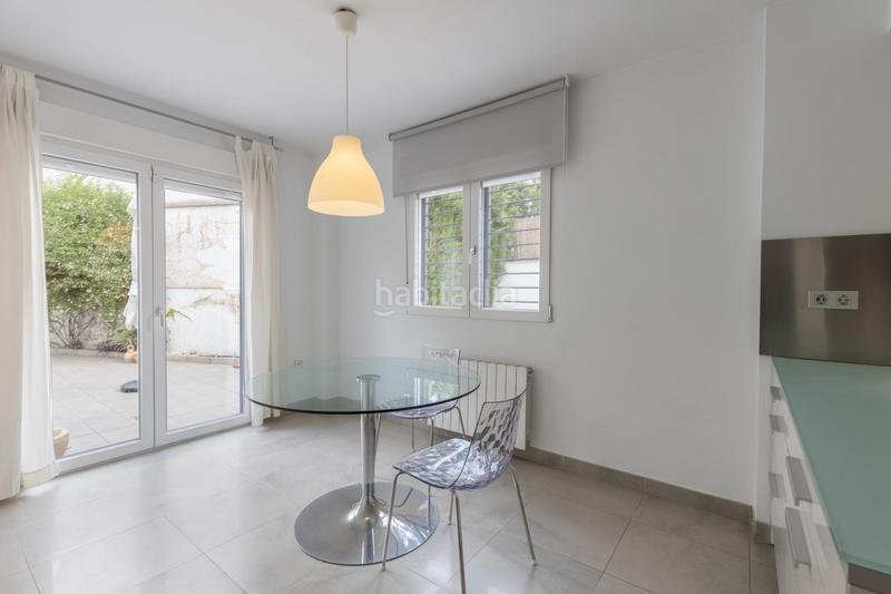 Foto 552e0c7c-33ef-4d1f-8459-7d2bf26ad103. Casa pareada en calle mengibar (lan) 8 vivienda unifamiliar con patio, jardín y todas las comodidades en Granada