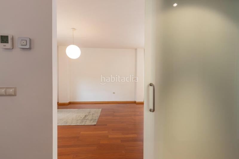 Foto 557c1a57-7a7c-4cd6-afb4-54d523caced2. Casa pareada en calle mengibar (lan) 8 vivienda unifamiliar con patio, jardín y todas las comodidades en Granada