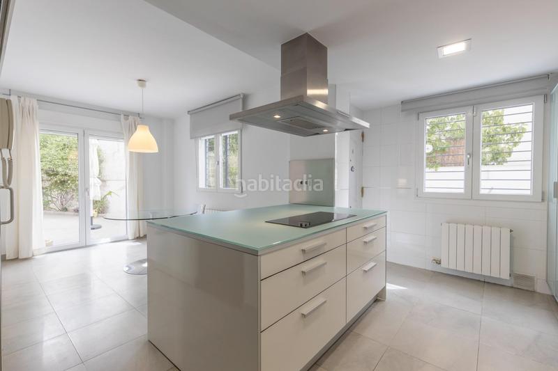 Foto 64704012-d5a2-4f6a-b811-7277c03bb4ec. Casa pareada en calle mengibar (lan) 8 vivienda unifamiliar con patio, jardín y todas las comodidades en Granada