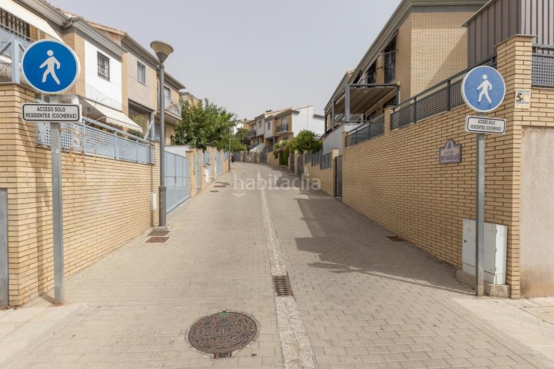 Foto 844fa5ea-845e-435d-b45b-7be350954c8b. Casa pareada en calle mengibar (lan) 8 vivienda unifamiliar con patio, jardín y todas las comodidades en Granada