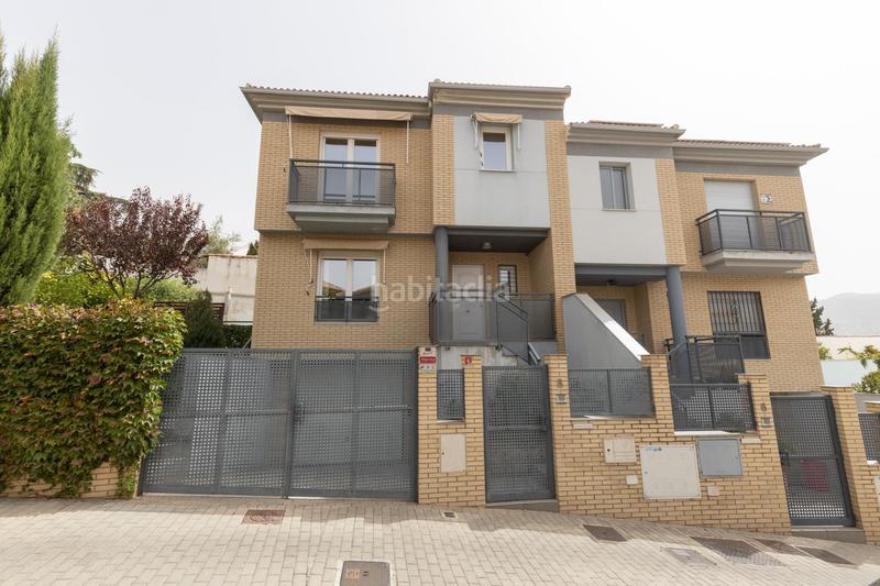 Foto 8b524628-8af7-4ca6-a5fa-1ecfe58c38c6. Casa pareada en calle mengibar (lan) 8 vivienda unifamiliar con patio, jardín y todas las comodidades en Granada