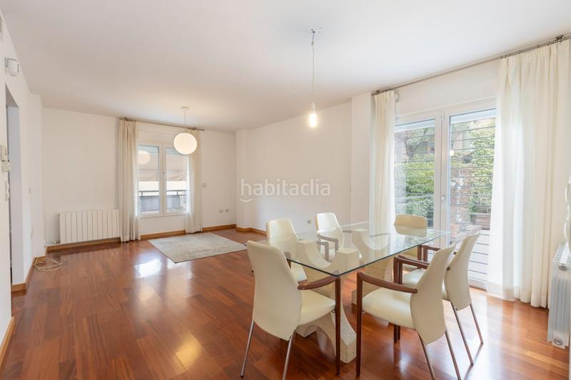 Foto 907bbde0-aceb-44f4-a434-74d81ed5ea5f. Casa pareada en calle mengibar (lan) 8 vivienda unifamiliar con patio, jardín y todas las comodidades en Granada