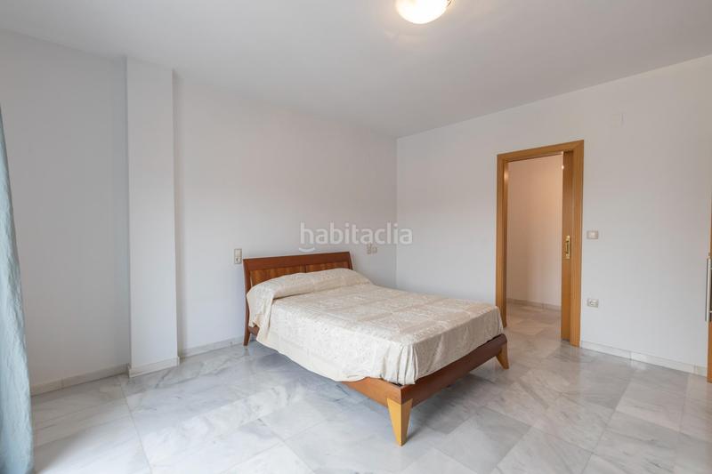 Foto 9929e4b7-230d-4950-9790-d72c620e7a6e. Casa pareada en calle mengibar (lan) 8 vivienda unifamiliar con patio, jardín y todas las comodidades en Granada