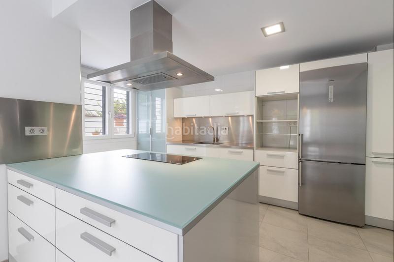 Foto a7e64735-cca6-49f5-bbea-c8cc73c0bc1b. Casa pareada en calle mengibar (lan) 8 vivienda unifamiliar con patio, jardín y todas las comodidades en Granada