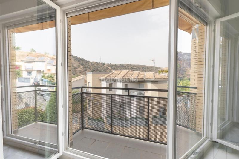 Foto b322d2a1-c6e4-482d-877b-5efa8a33dbd6. Casa pareada en calle mengibar (lan) 8 vivienda unifamiliar con patio, jardín y todas las comodidades en Granada