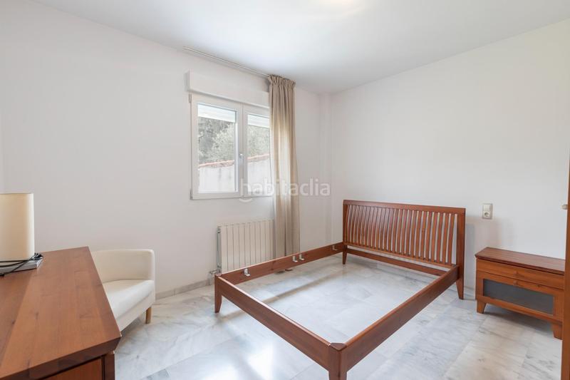 Foto fb7f033b-fd40-4c2e-aa33-8f0fb040869a. Casa pareada en calle mengibar (lan) 8 vivienda unifamiliar con patio, jardín y todas las comodidades en Granada