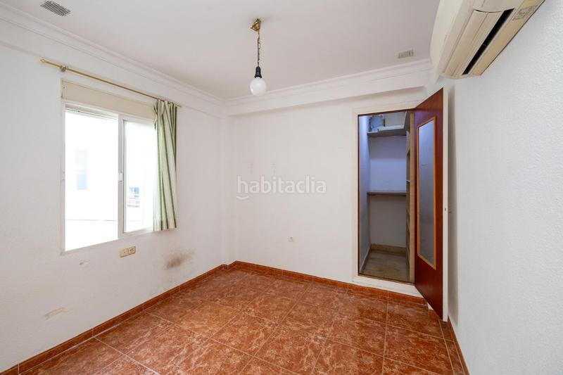 Foto 107a0477-5032-4905-9fd1-7f720f136e35. Ático en calle calle parraga piso en venta de tres dormitorios en zona recogidas. en Granada