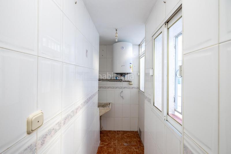 Foto 12753fb3-fd5e-47c8-ac09-b2ecc0c54b32. Ático en calle calle parraga piso en venta de tres dormitorios en zona recogidas. en Granada