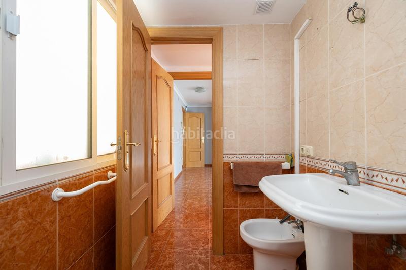 Foto 6b09400b-6556-4e9b-a3ce-93acf9583f39. Ático en calle calle parraga piso en venta de tres dormitorios en zona recogidas. en Granada
