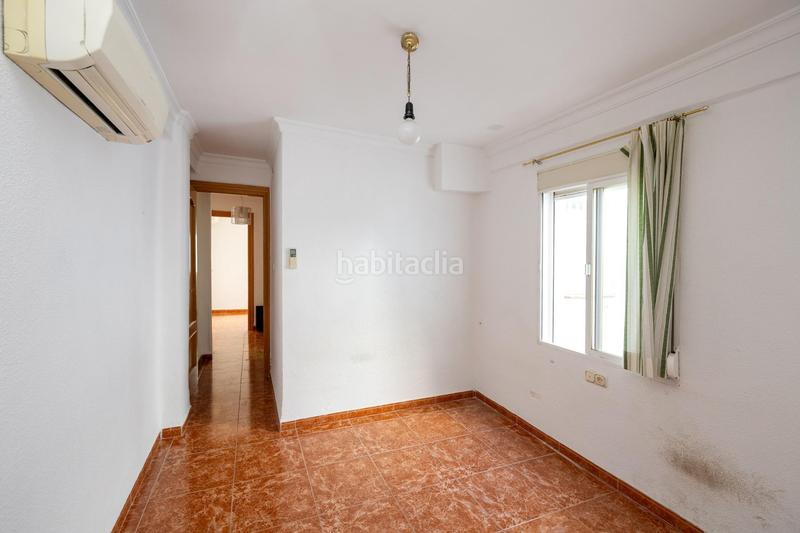 Foto aab82dcc-f4e5-4c13-afb3-1adc20b08c1e. Ático en calle calle parraga piso en venta de tres dormitorios en zona recogidas. en Granada