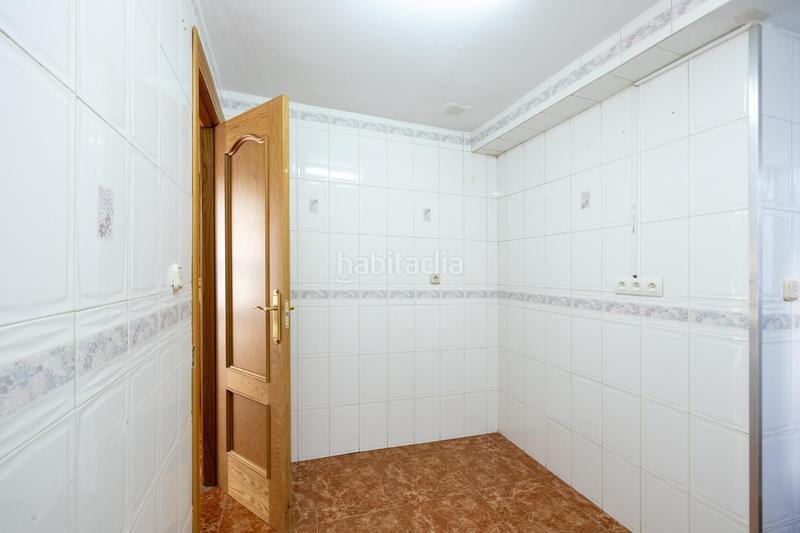 Foto fc4065ea-bedc-474b-94ee-ed7f26ea2814. Ático en calle calle parraga piso en venta de tres dormitorios en zona recogidas. en Granada