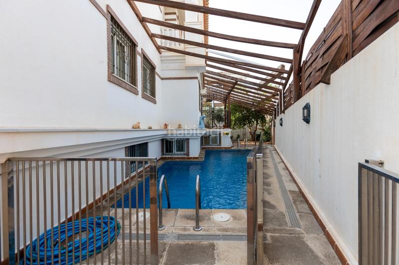 Foto 58792564-8a9a-4758-8b84-ebc3858fd121. Chalet en calle alonso de contreras 14 gran casa en Motril
