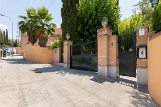 Casa aparellada  De lebrija 1. Maravillos0 chalet pareado en jardines de rolando, granada