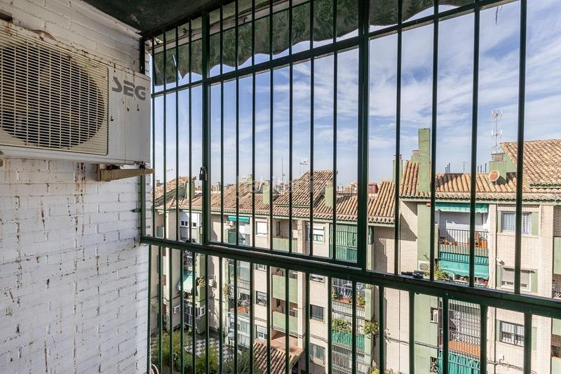 Foto 20f6cd61-f088-4b95-b23c-5fde75887028. Flat in calle calle de matilde de torre 20 in parque nueva Granada Granada