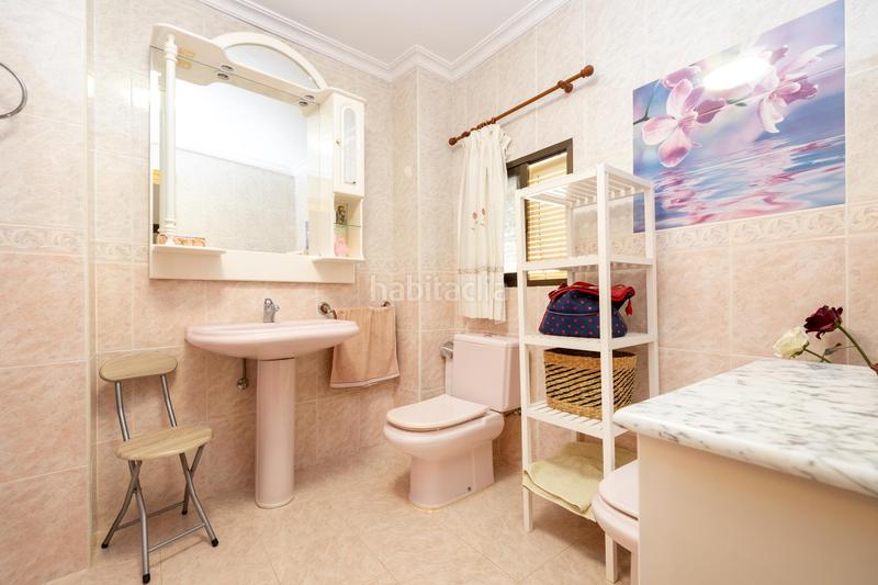 Foto ed53de5e-868d-47d7-8a99-30b847cf9b81. Reihenhaus in calle de mariana pineda 1 in Lecrín