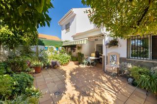 Maison jumelée à Calle sevilla 4. Preciosa vivienda unifamiliar en nivar