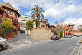 Dúplex  Calle del pino 67. Ático con terraza, piscina y garaje en la bermejana  granada