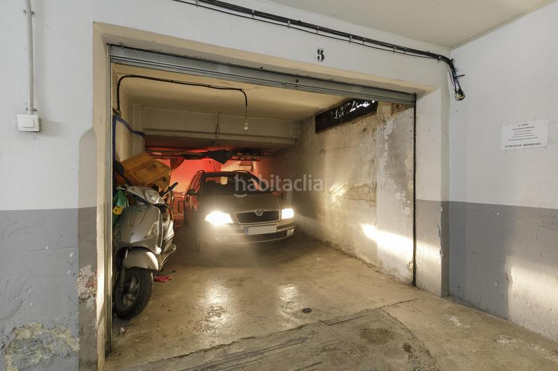 Foto a6469083-62fd-49c6-b79b-8bd8b5aff326. Aparcament cotxe a plaza san isidro 1 a San Ildefonso Granada