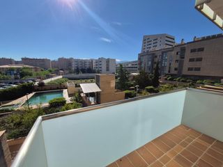 Location Appartement à Avenida avenida ilustración 51. Magnifica vivienda amueblada en el campus de la salud