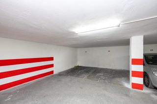 Parking coche en Calle cruz 42. Se venden dos plazas de garaje para coche pequeño junto plaza gr