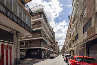 Appartement à Calle acera de canasteros 16. Piso exterior en acera de canasteros, junto a constitución y fue
