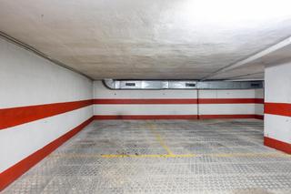 Parking voiture à Avenida de la constitucion 44. Gran plaza de garaje en avenida de constitución