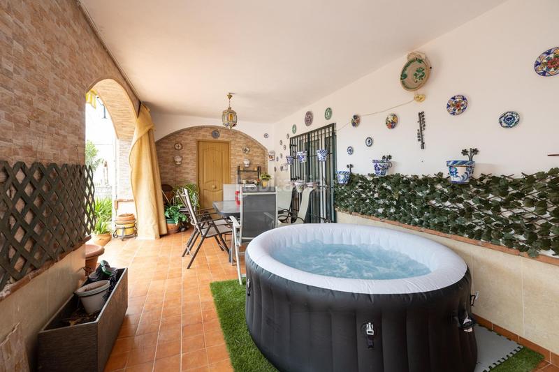 Foto 4916bf47-5bed-4d2a-ac87-d3aaa13f686a. Chalet en calle el tejo 19 en Barrio de la Vega Monachil