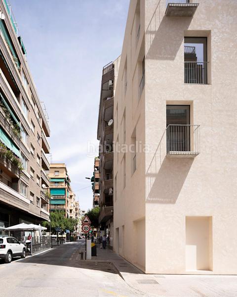 Foto aa8d50c7-572e-46a9-b296-860ca0a90152. Ático en calle calle pintor zuloaga 15 ático dúplex con terraza, junto a alhamar. en Granada