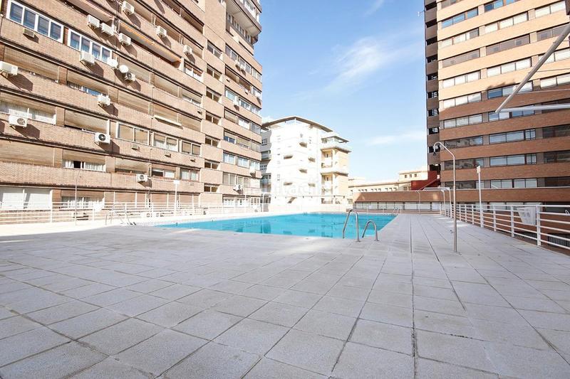 Foto a76c1814-f2dd-4afb-aadb-0b968ca90213. Piso en avenida de la constitucion 18 piso de lujo en avenida constitución en Granada