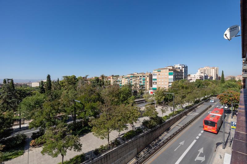 Foto f457e5d2-89b8-4ca2-8952-3f0ae088144f. Piso en avenida de la constitucion 18 piso de lujo en avenida constitución en Granada