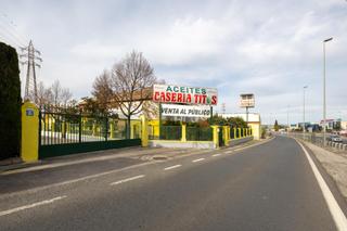 Masia a Maracena. Gran casería en maracena, junto a la autovía.