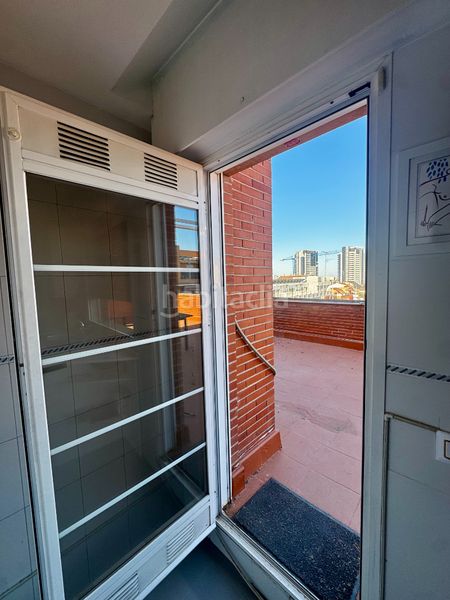 Foto 55221841-9213-40ca-b04a-54987e8d07f8. Rent duplex with heating parking in Valdeacederas Madrid