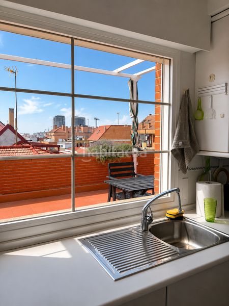 Foto 78740e3a-4466-46a5-812b-712747f2f9bc. Rent duplex with heating parking in Valdeacederas Madrid