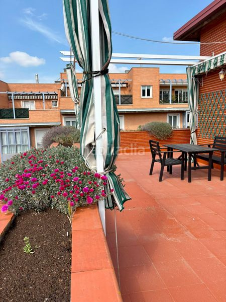 Foto f56ff682-a441-4bcc-b436-42418b4773e6. Rent duplex with heating parking in Valdeacederas Madrid