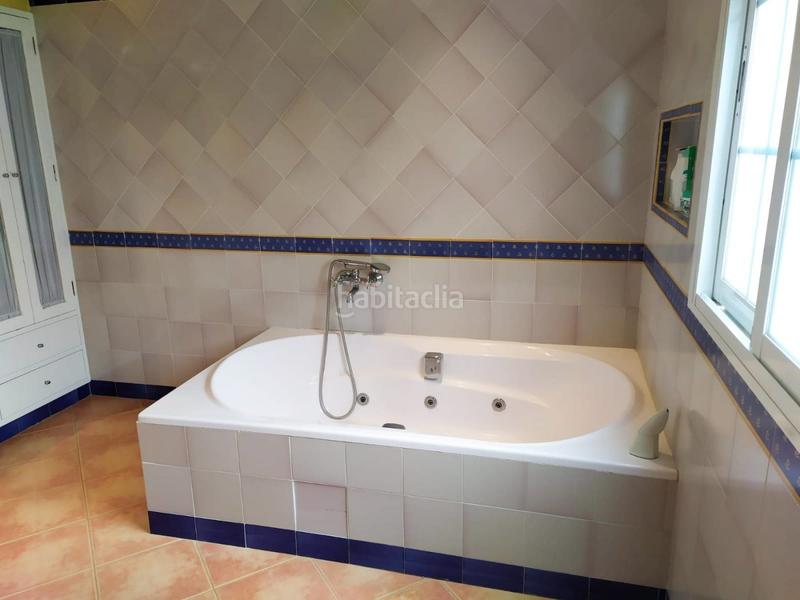 Foto 0255857b-5540-4d4e-bca5-bc7933c11243. Casa amb aparcament piscina a Salesianos Utrera