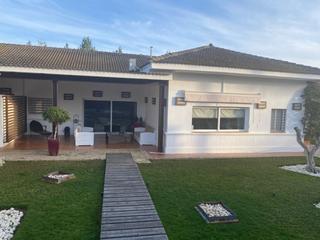 Chalet à Centro. Magnifico chalet a pocos minutos de utrera